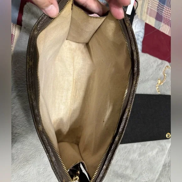 Louis Vuitton EUC Monogram Pouch with Gold Chain - Picture 6 of 8